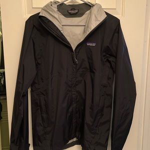 Patagonia black rain coat in PERFECT condition!!